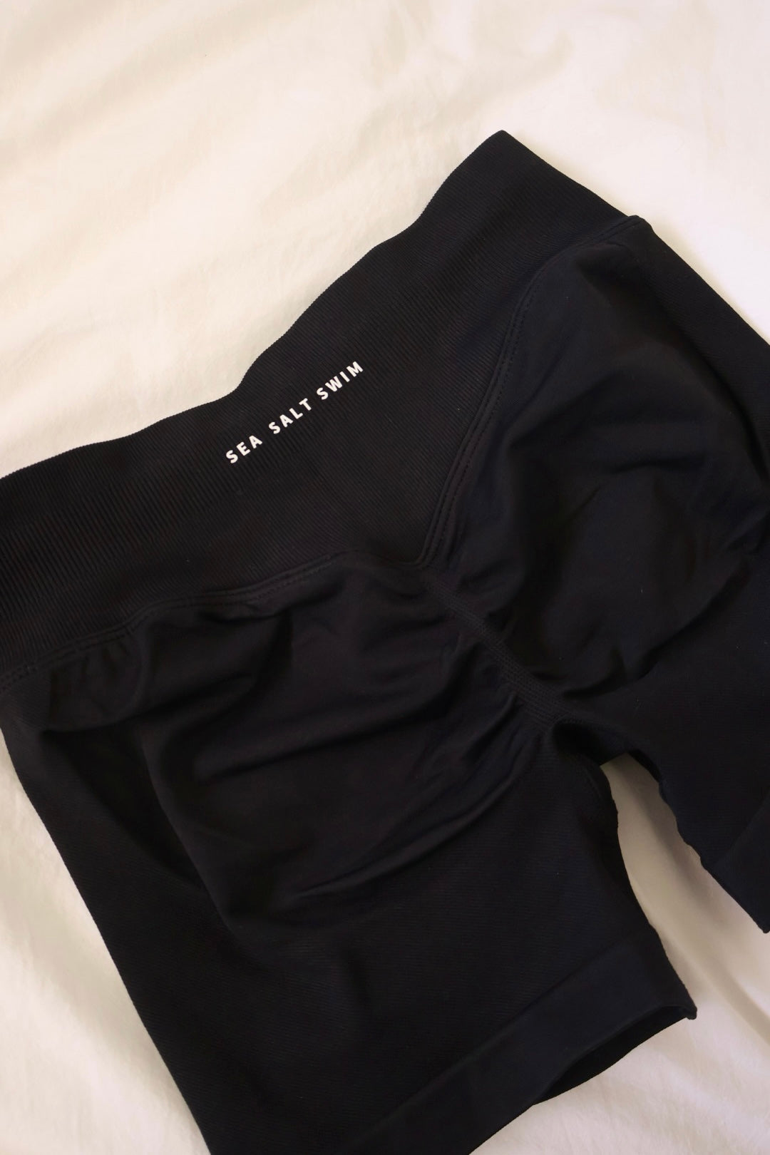 The Horizon Seamless Scrunch Shorts