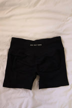 The Horizon Seamless Scrunch Shorts